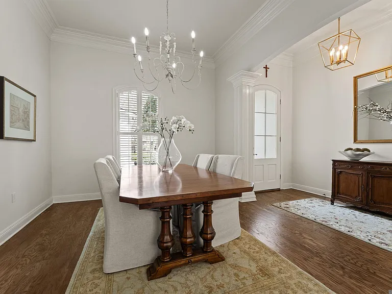 228 E Greens Dr — Photo 3