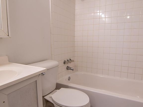 4th image of 2145 Harrison Ave #17