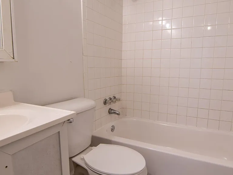2145 Harrison Ave #17 — Photo 4