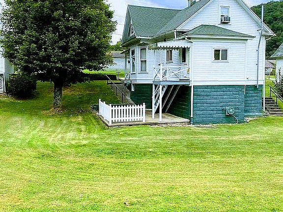 4th image of 1006 Evergreen Dr