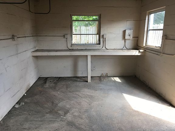 4th image of 7014 Aspen Ave