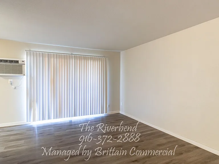 Riverbend Apartments — Photo 37