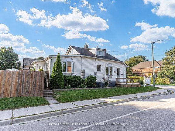 2nd image of 889 3rd St