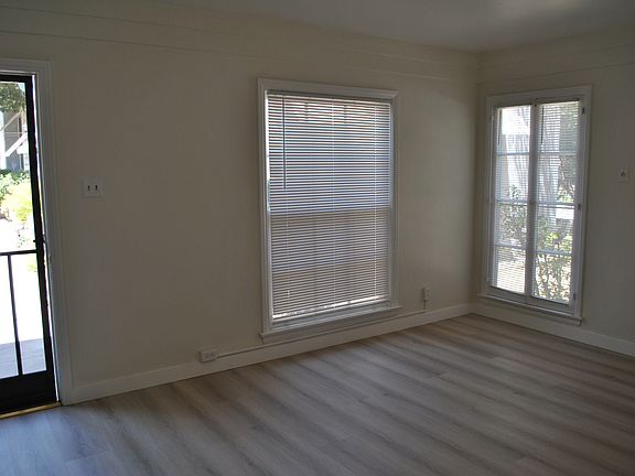 4th image of 590 W Sierra Madre Blvd #G
