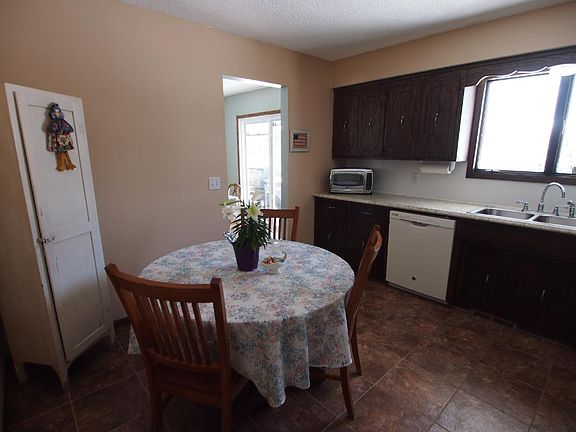 5th image of 502 6th St NE