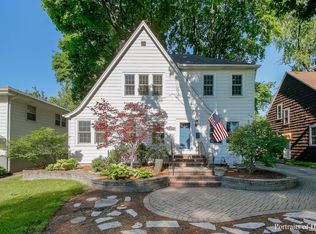 526 S Knollwood Dr, Wheaton, IL 60187