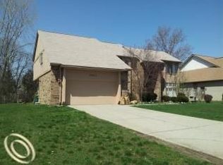 29913 Fox Club Dr, Farmington Hills, MI 48331