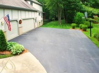 8461 Elkrun Dr, Clarkston, MI 48348