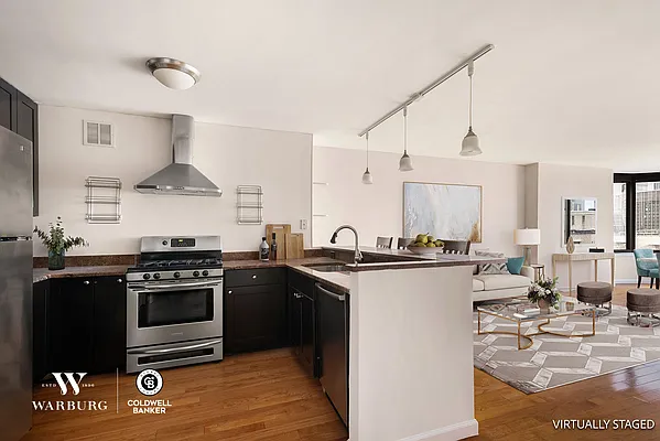 Rented by Coldwell Banker Warburg | media 2
