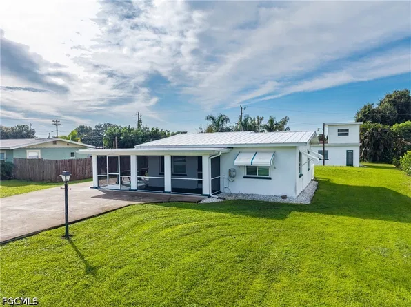 17 Victoria Dr, North Fort Myers, FL 33917