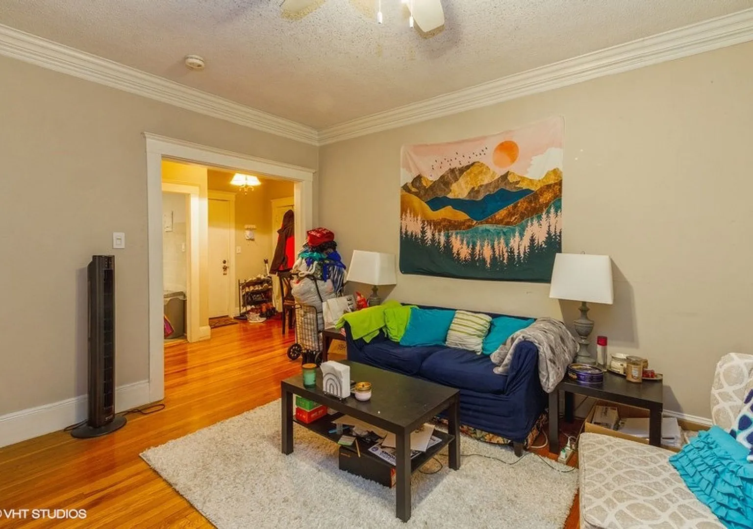 Brighton Renovated 3 Bed Condo Heat & Hot Water Included 9/1 — Photo 2