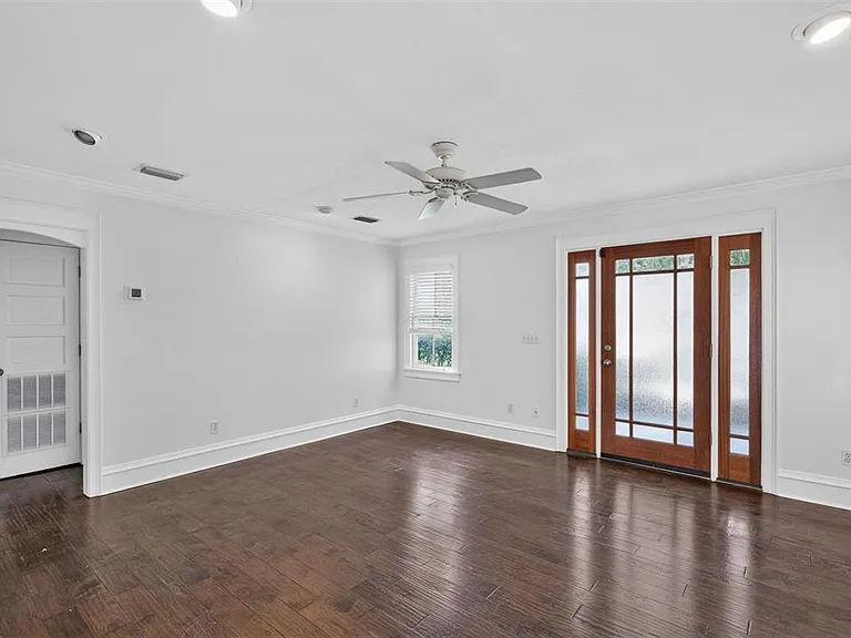 433 SE 7th St — Photo 8