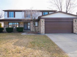 14376 Lakeshore Dr, Sterling Heights, MI 48313