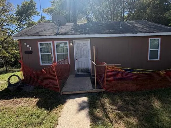 203 S 7th St, Lexington, MO 64067