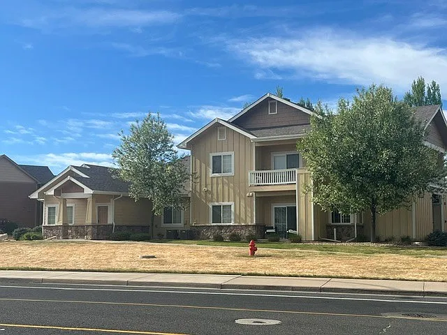 1 bed, 701 sqft, $1,300 — Photo 1