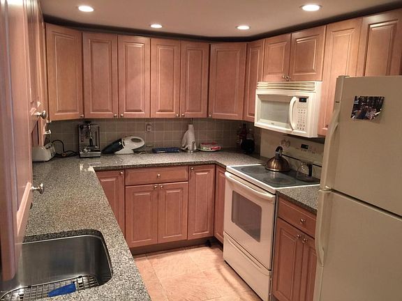 5th image of 1660 Lakeview Dr