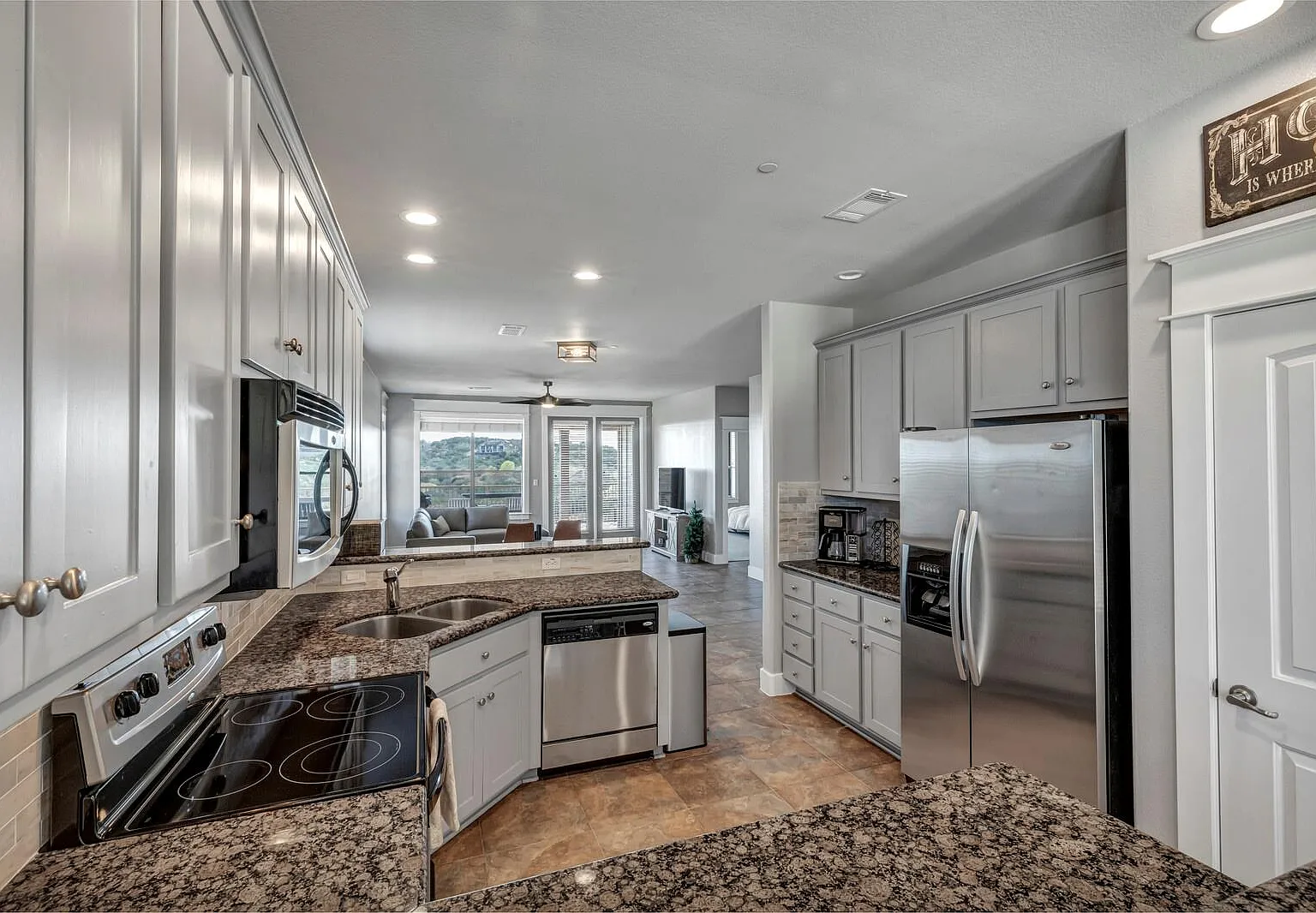 3 bed, 3.0 bath, 1685 sqft, $2,500 — Photo 4