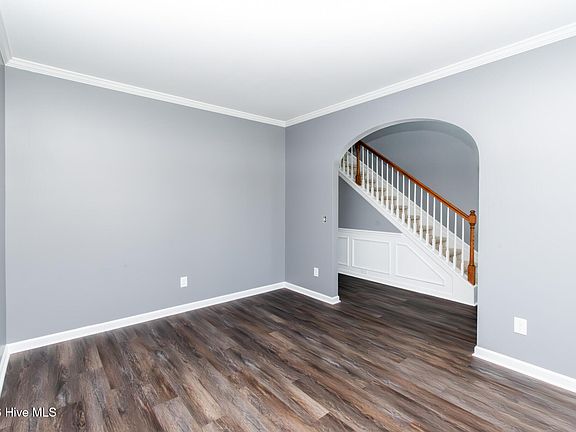 5th image of 2910 Wellington Street