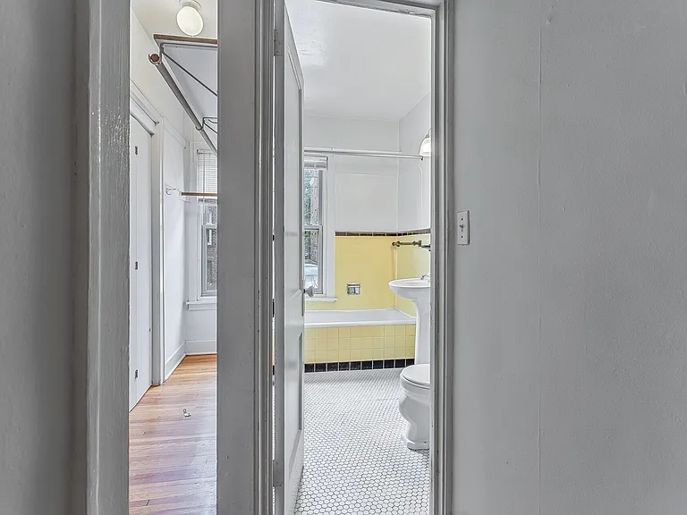 2219 Garfield Ave Apartments | Origen Living — Photo 16