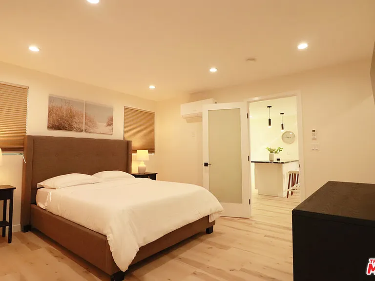 9024 Phyllis Ave #D — Photo 11