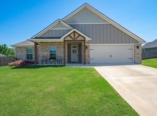 334 Smith Cir, Lindale, TX 75771
