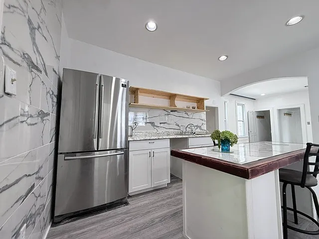 521 Sarah St — Photo 6