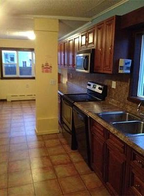 3rd image of 38 Northwood St