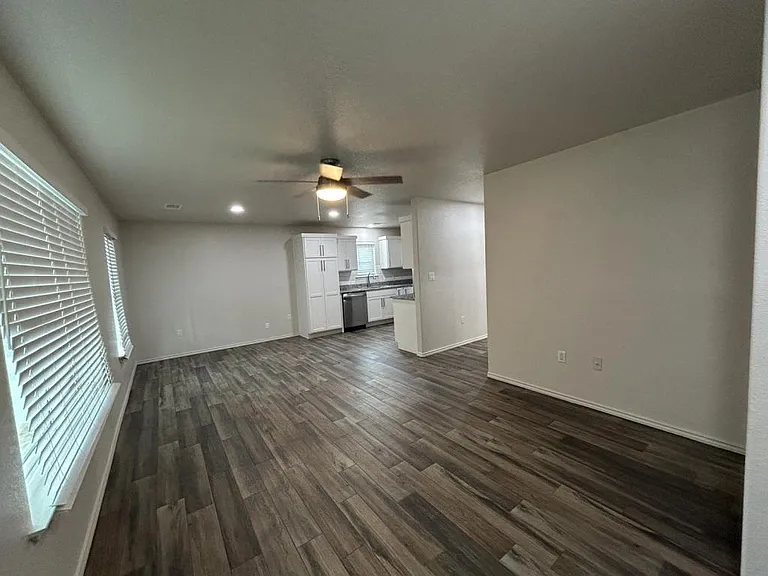 1029 N Water St — Photo 31