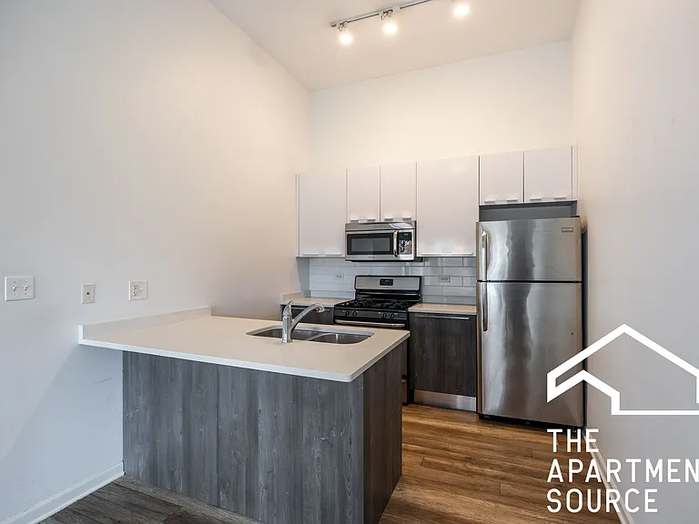 2700 W North Ave #204 — Photo 4