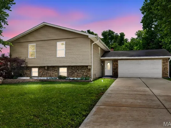 212 Mill Pond Dr, O'Fallon, MO 63366