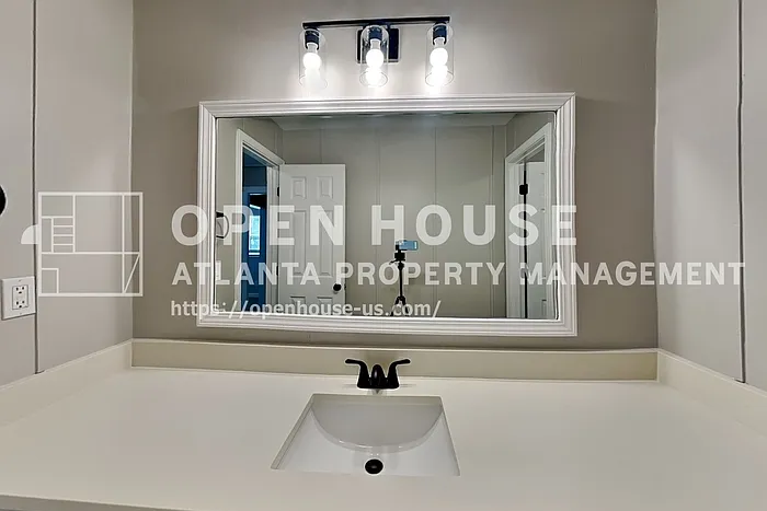 1100 Lake Dr — Photo 22