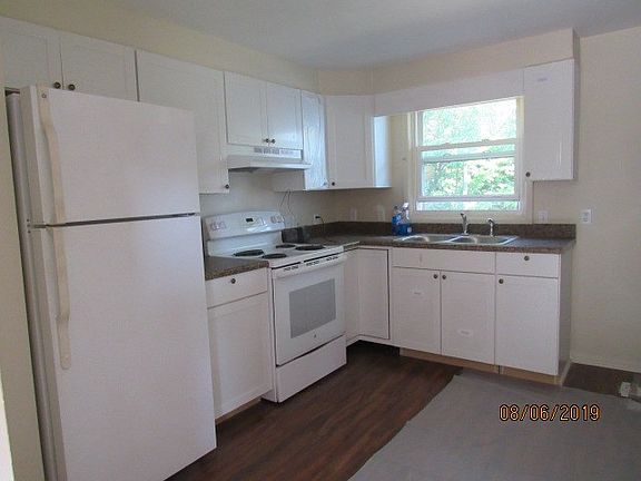 3rd image of 27 Hillsdale Ter