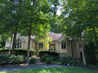 19295 Ashbourne Ln, Brookfield, WI 53045