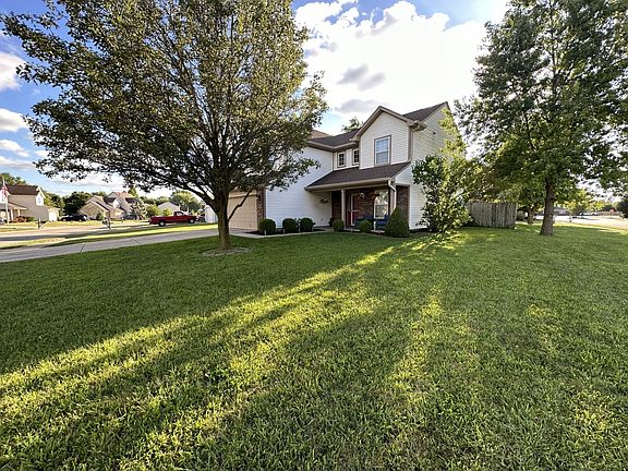 2nd image of 1922 Oakbrooke Dr