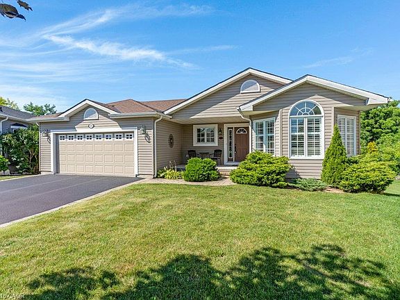 3rd image of 228 Glenariff Dr