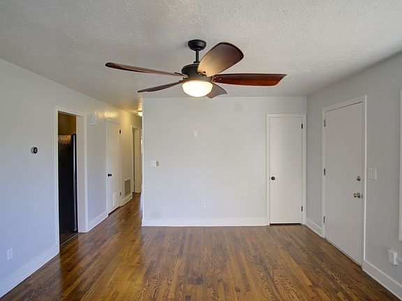 3rd image of 35 Crescent Dr