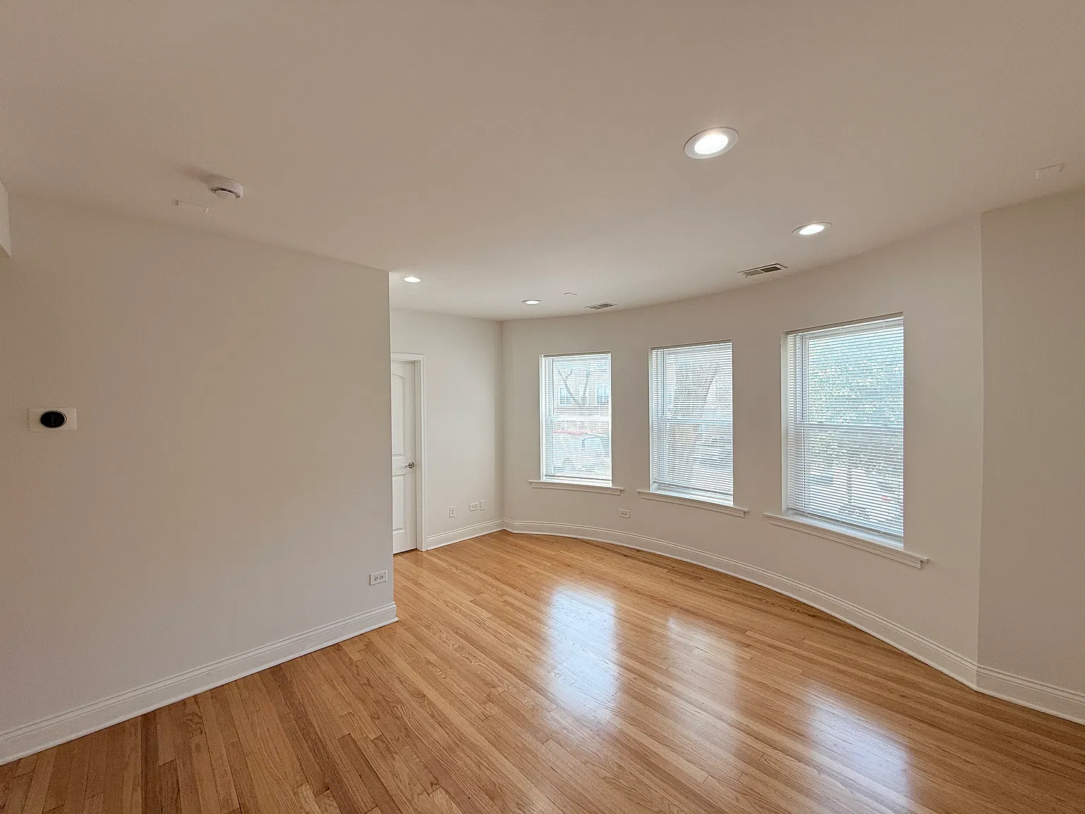 2 bed, 980 sqft, $1,850 — Photo 2