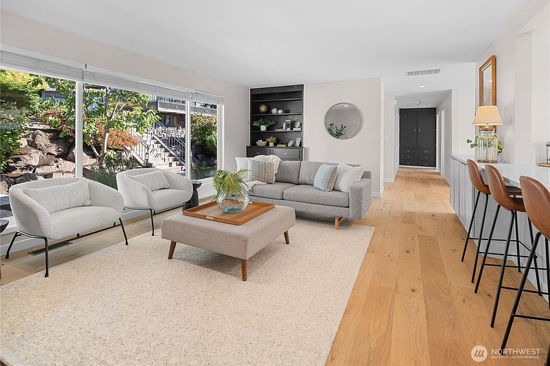 4th image of 9011 44th Avenue SW