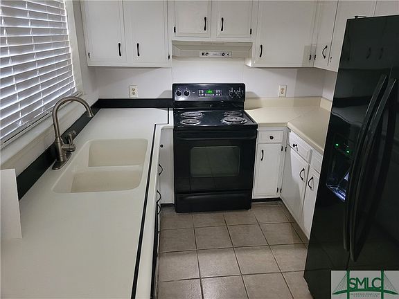 4th image of 2220 E Victory Drive #13