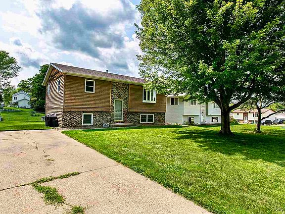 2nd image of 112 Elmwood Ct