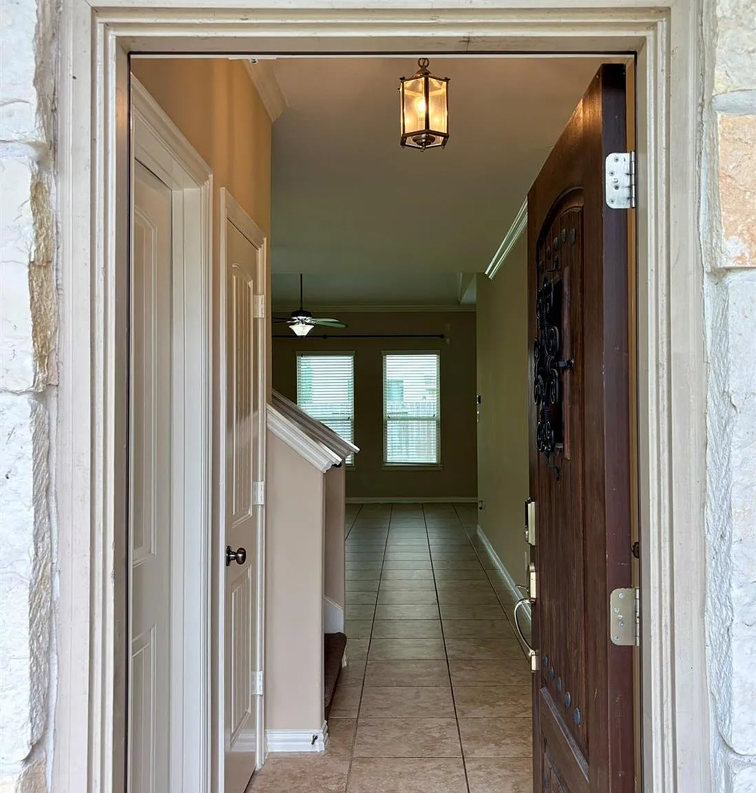 4 bed, 2.5 bath, 1942 sqft, $2,100 — Photo 4