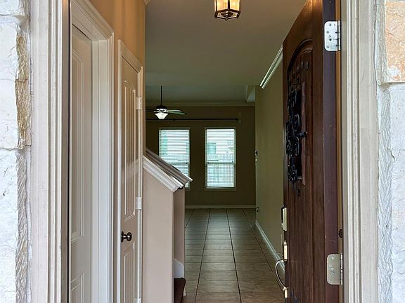 4th image of 10914 Camarillo Ct