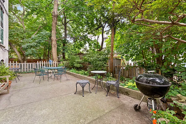 Sold by Compass | media 21