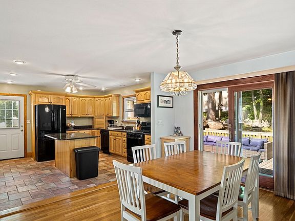 4th image of 34 Mariposa Ave