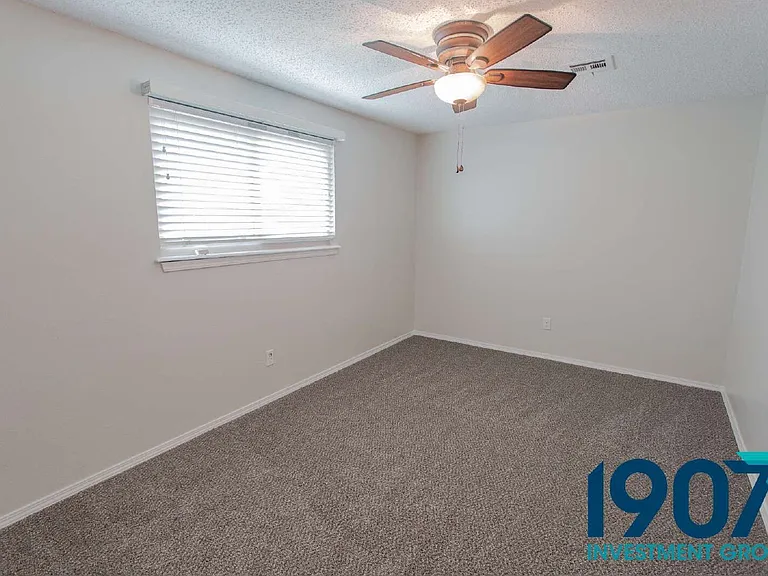 1201 Kings Ct — Photo 19