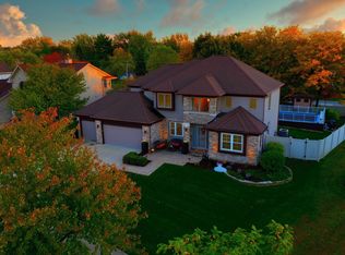 858 Kent Cir, Bartlett, IL 60103