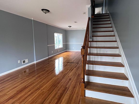 3rd image of 1002 Arden Ave #2