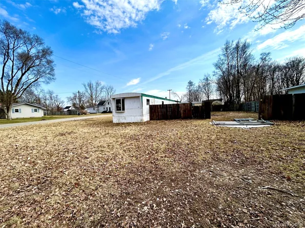 504 Locust St, Howard City, MI 49329