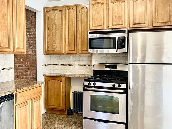 2nd image of 650 Manhattan Ave APT 10