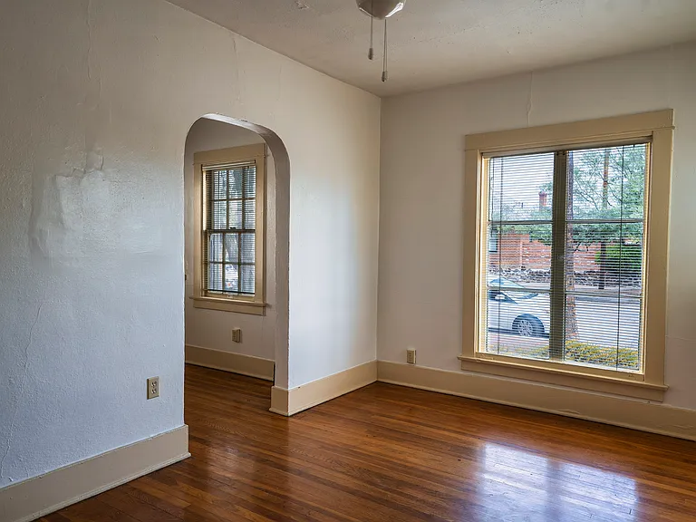 210 E 2nd St #4 — Photo 24